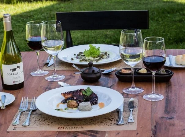 Equilibrio Restaurant Table